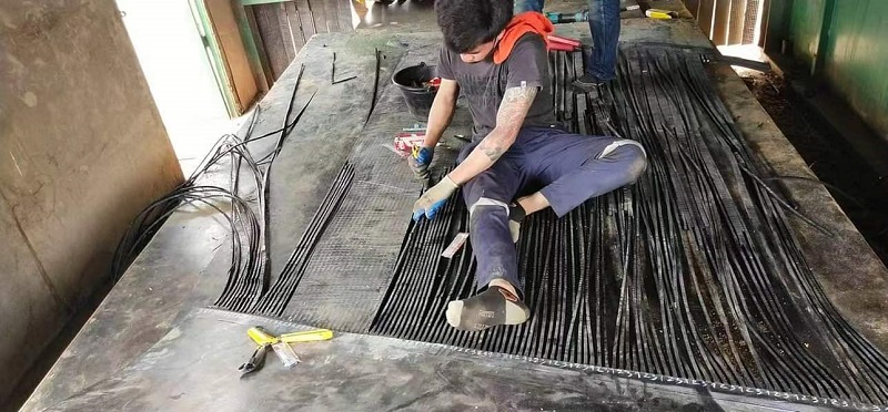 Thailand after-sales team performing steel cord conveyor belt splicing service at mining site